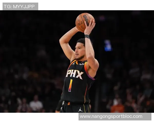 布克半场表现不佳仅得13分4助攻正负值惨淡11球队陷入困境